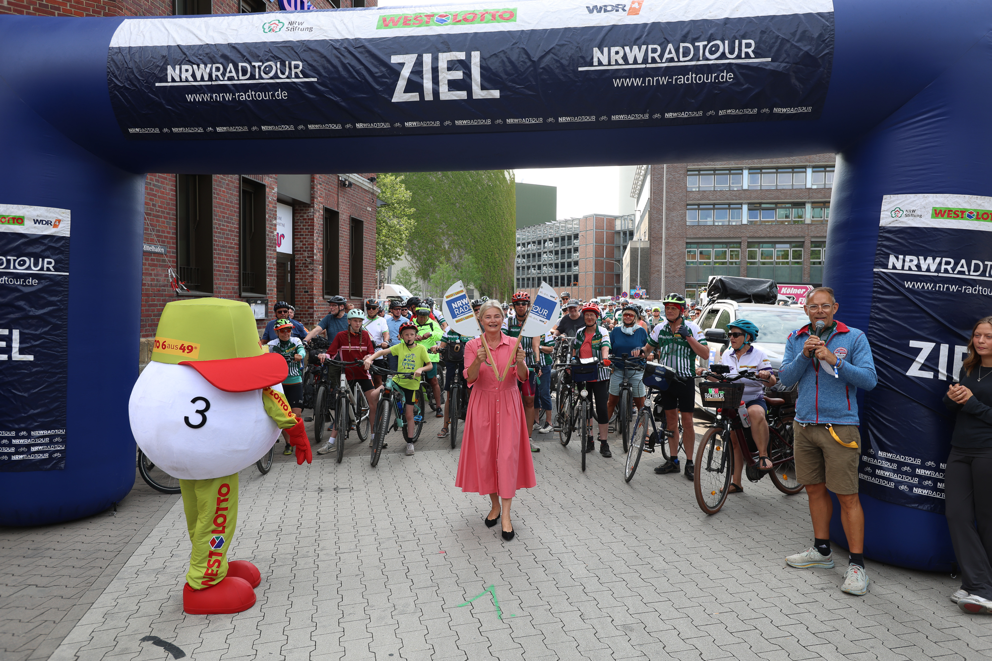 NRW26_2608010927_W-2.jpg
